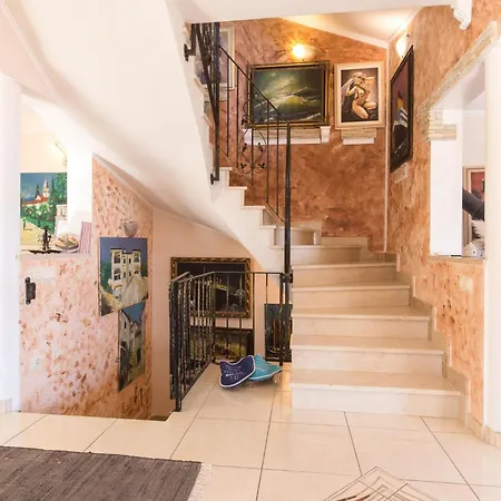 Wunderschoene Luxus-familienvilla Emily By Interhome
