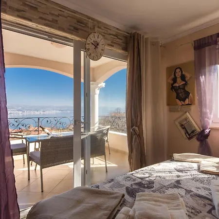 Wunderschoene Luxus-familienvilla Emily By Interhome *