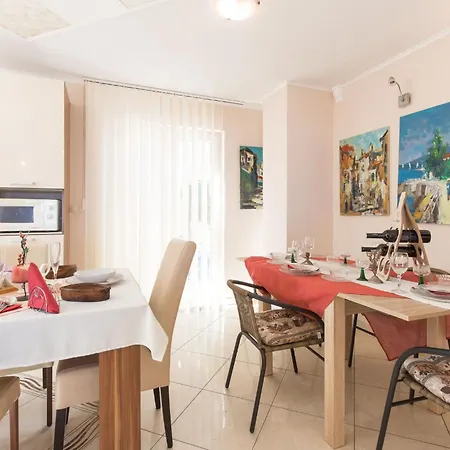 Wunderschoene Luxus-familienvilla Emily By Interhome Vakantiehuis