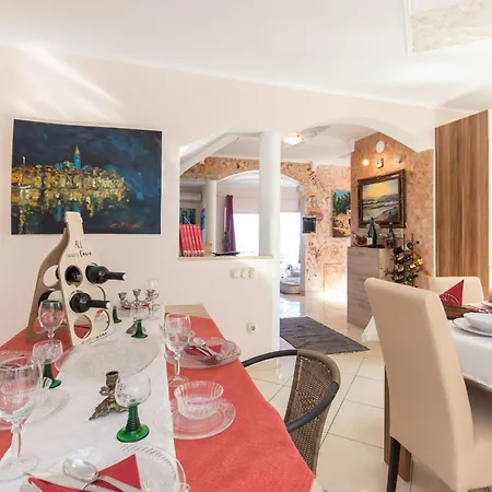 Vakantiehuis Wunderschoene Luxus-familienvilla Emily By Interhome *