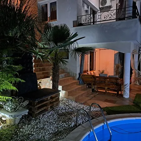 Wunderschoene Luxus-familienvilla Emily By Interhome Lovran