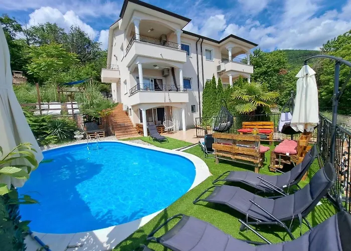 Wunderschoene Luxus-familienvilla Emily By Interhome *