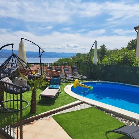 Wunderschoene Luxus-familienvilla Emily By Interhome