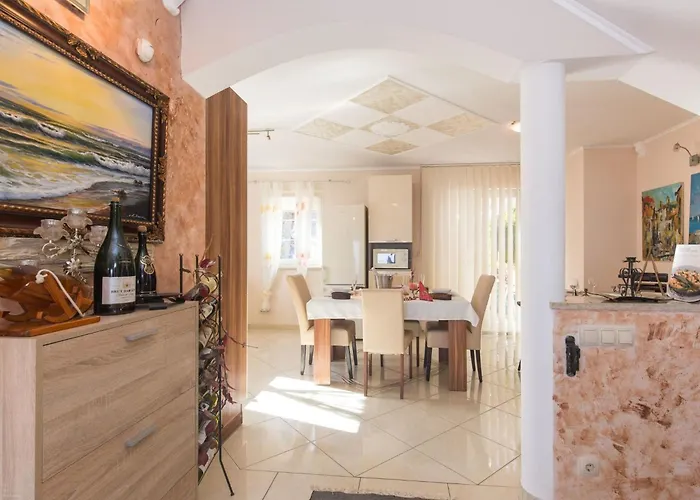 Wunderschoene Luxus-familienvilla Emily By Interhome Laurana