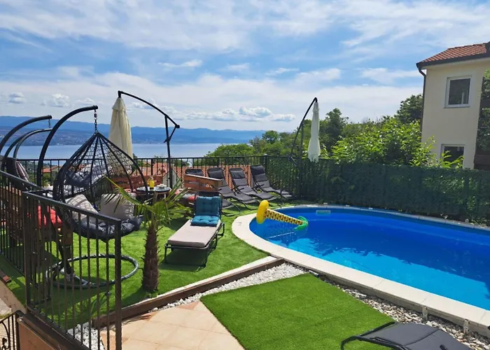 Wunderschoene Luxus-familienvilla Emily By Interhome