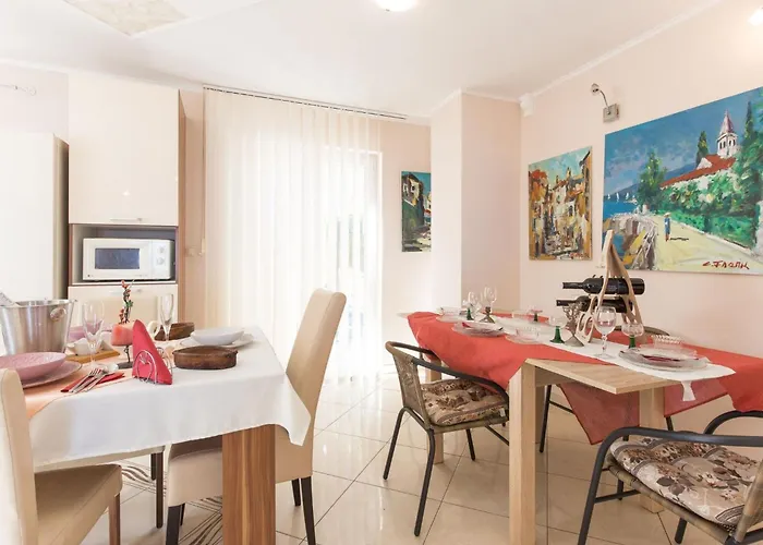 Wunderschoene Luxus-familienvilla Emily By Interhome Casa vacanze