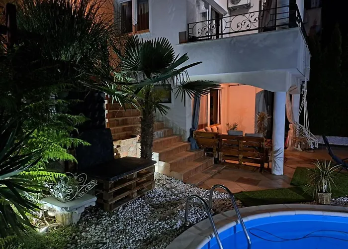 Wunderschoene Luxus-familienvilla Emily By Interhome Laurana